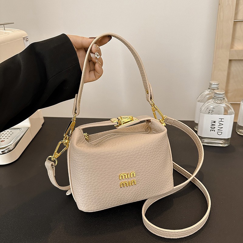 Luxury Lifestyle Handbags - حقيبة كتف نسائية أنيقة من الجلد