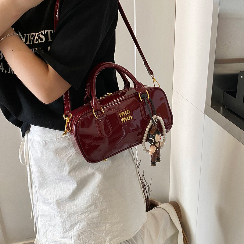 حقيبة يد نسائية فاخرة من الجلد - مراجعة Luxury Lifestyle Handbags وسعره