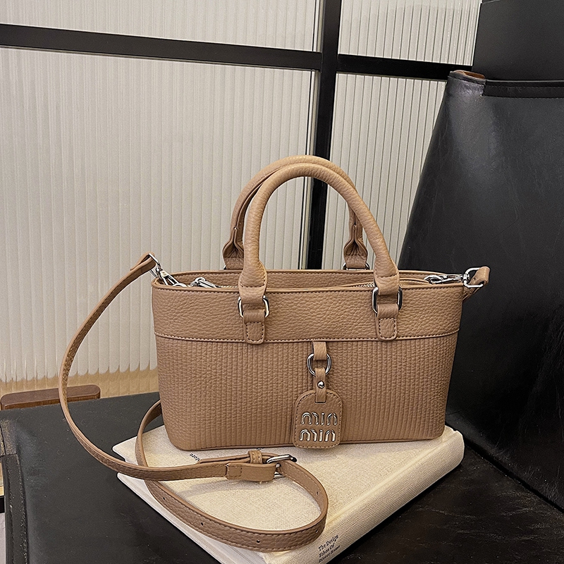 حقيبة يد نسائية فاخرة من الجلد - مراجعة Luxury Lifestyle Handbags وسعره