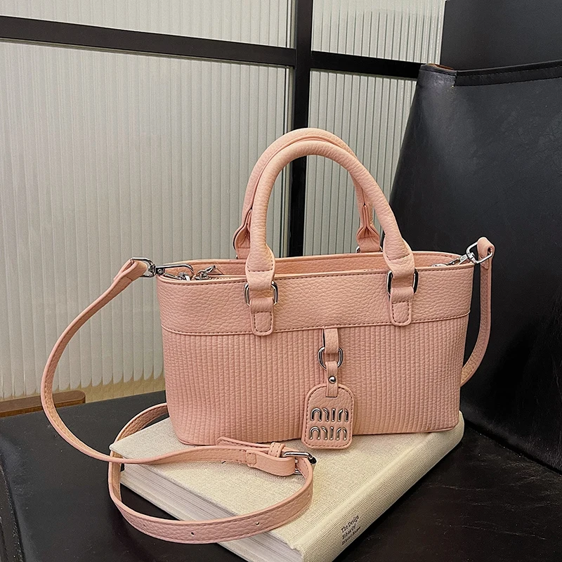 حقيبة يد نسائية فاخرة من الجلد - مراجعة Luxury Lifestyle Handbags وسعره