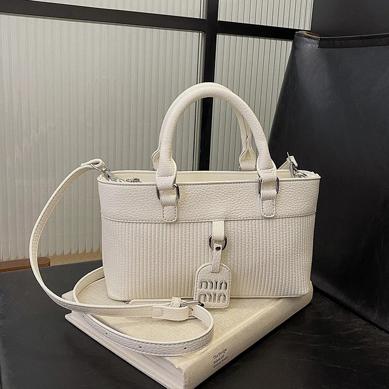 حقيبة يد نسائية فاخرة من الجلد - مراجعة Luxury Lifestyle Handbags وسعره